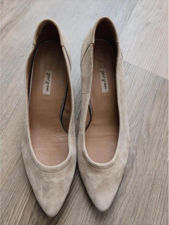 Paul Green Shoes - Paul Green tan suede block heel pumps #paulgreen #heels